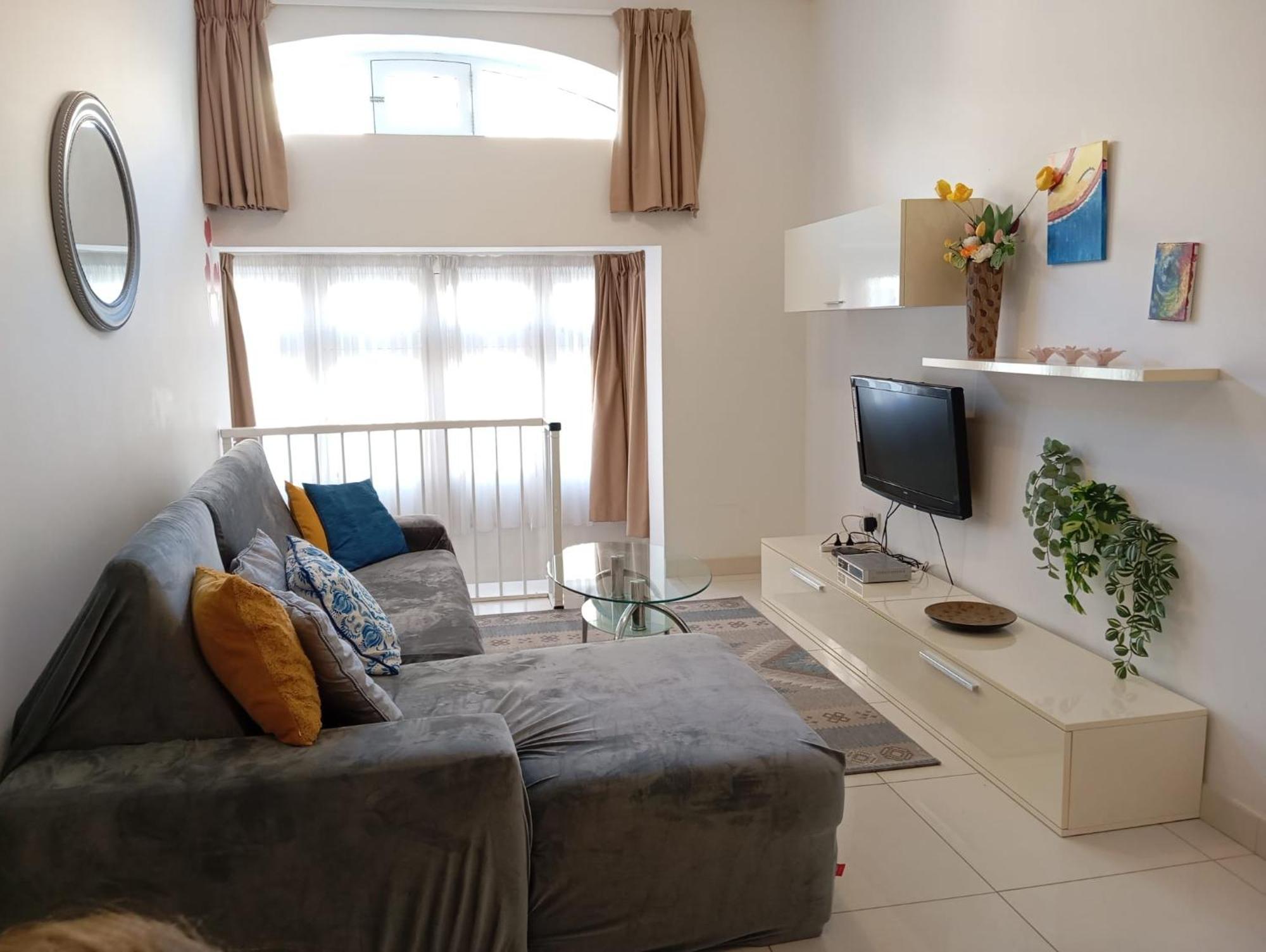Modern Apartment In The Heart Of Sliema Steps From The Seafront Экстерьер фото