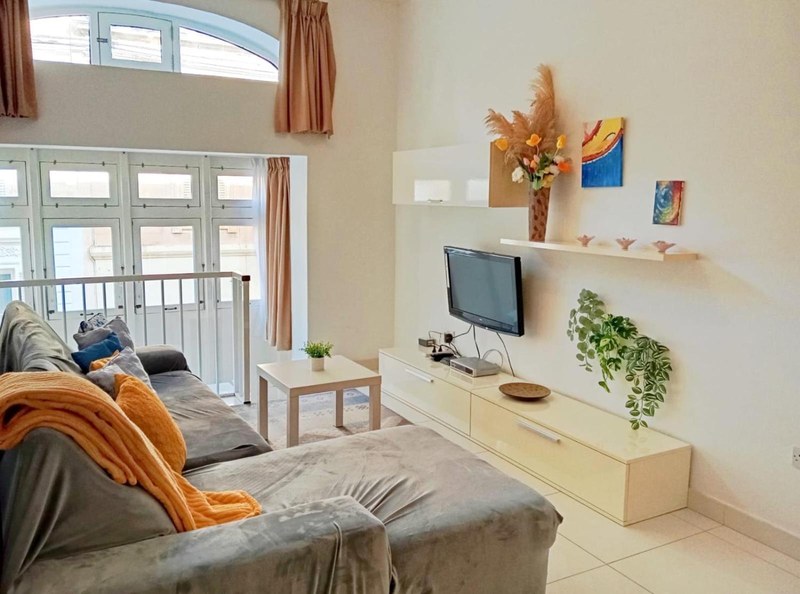 Modern Apartment In The Heart Of Sliema Steps From The Seafront Экстерьер фото